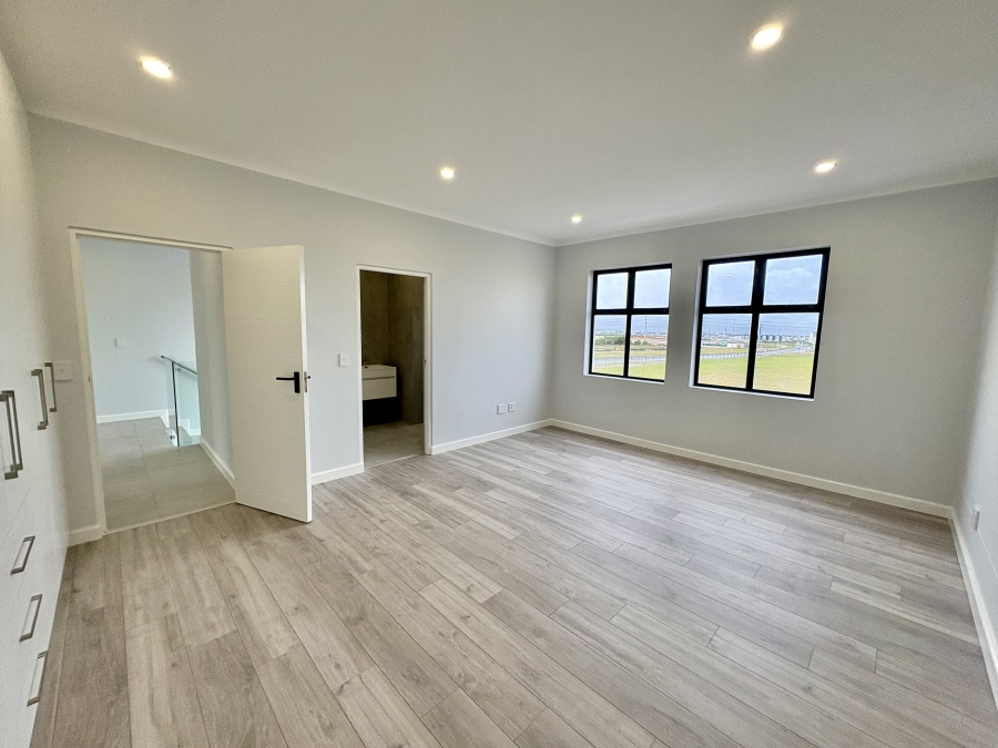 4 Bedroom Property for Sale in Sandown Western Cape